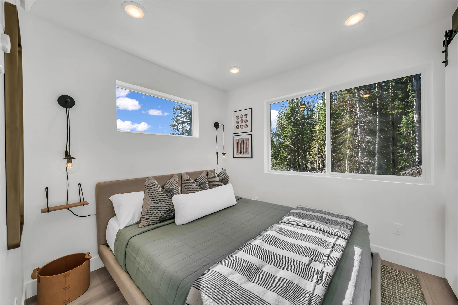 Queen bed in the private cabin bedroom