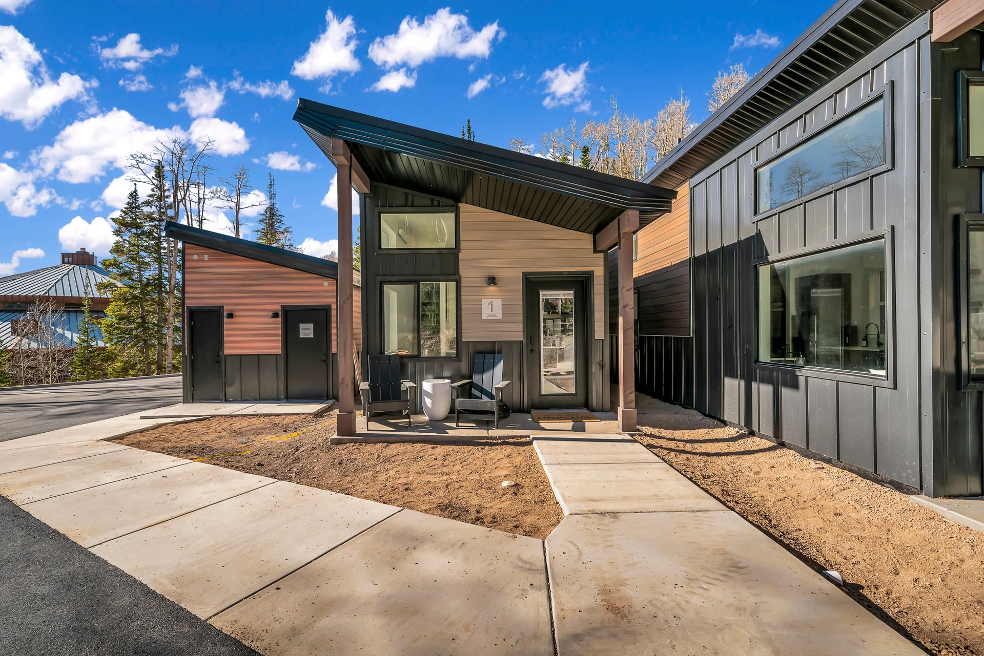 Glass-fronted Unplug cabin and its porch in Brian Head